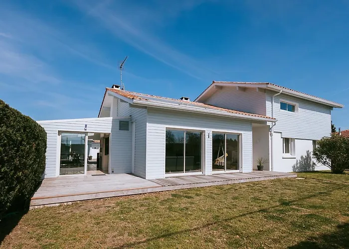 Maison Le Basta Holiday home *